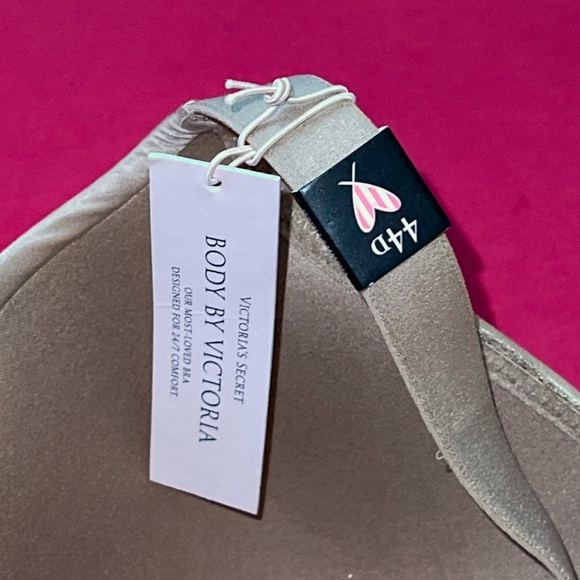 NWT Victoria’s Secret Body by Victoria Lightly Lined Full Coverage Bra 44D - Picture 4 of 7